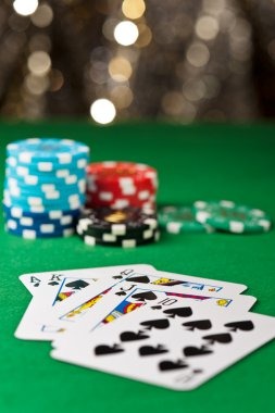 apel168 responsive design on Android phone, iPhone, and desktop browser showing Liga 1 football markets and Dragon Tiger live table