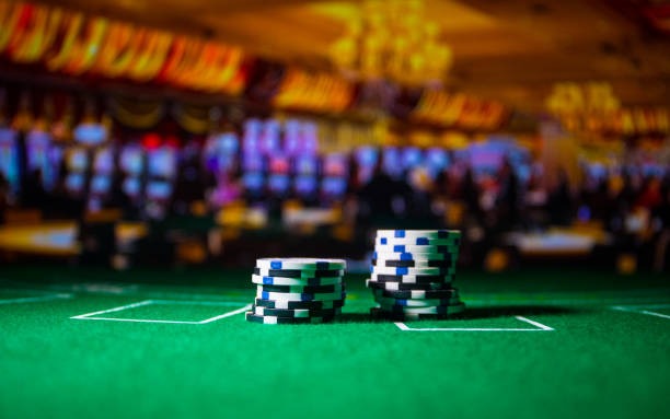 apel168 live-dealer table interface showing real-time dealer feed and bet-placement tiles for blackjack